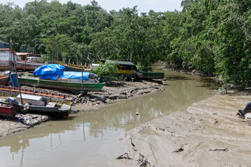 Ancien et très vieux port de Cayenne en Guyane française