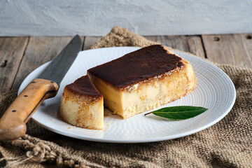 Pudding Cake with caramel