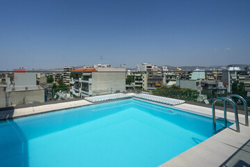 Fototapeta na wymiar Rooftop Pool with a view 