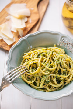 Spaghetti with pesto sauce