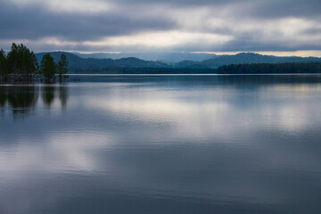 幌加内町　朱鞠内湖の夜明け