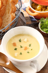 コーンポタージュとフランスパン