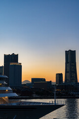 Obraz premium 横浜港 夕暮れ フェリー