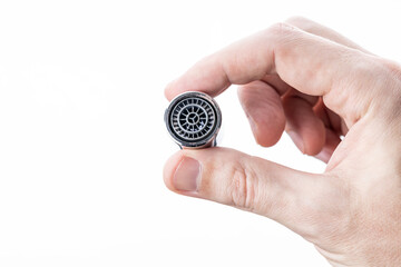 water faucet aerator after cleaning clogged using vinegar. handyman aerator repair