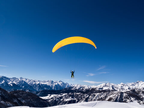 Paraski, extreme mountain sport
