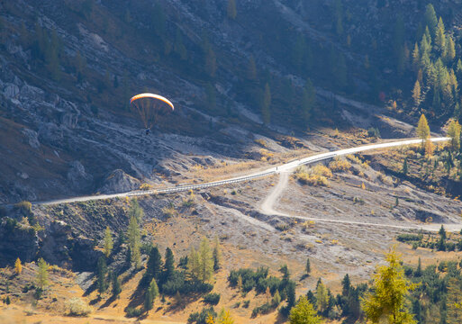 Parachute between hills
