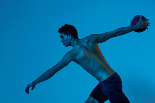Sportsman throwing discus in blue