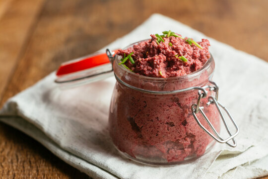 Beet pesto