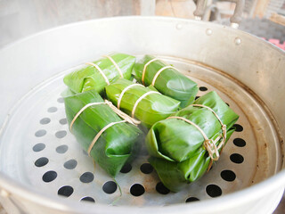 Khao Tom Mud,Banana and sticky rice Wrap the banana leaves and boil or steam. Thai desserts (The use of bananas and banana leaves)