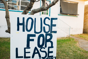 House for lease sign