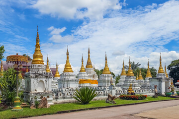 Naklejka premium Wat Chedi Sao Lang (Chedi Sao Lang Temple)in Lampang province of Thailand