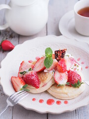 春スイーツ イチゴパンケーキでティータイム