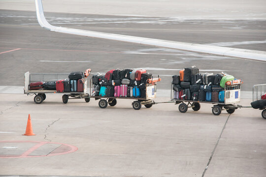 Offloading of luggage from aircraft