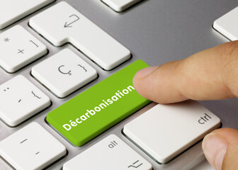 Décarbonisation - Inscription sur la touche du clavier vert. - obrazy, fototapety, plakaty