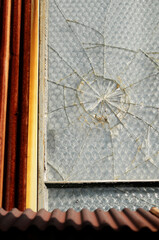 窓ガラスのひび割れ