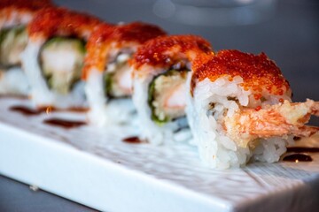 Ebiten (gambero in tempura, maionese, insalata, salsa teriyaki, tobiko)