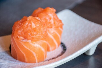 Gunkan salmone
