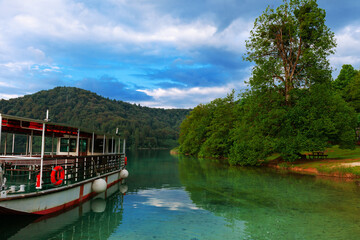 Fototapeta na wymiar the lake in Plitvice Lakes National Park, Croatia.