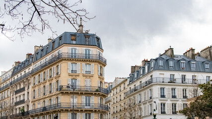 Fototapeta na wymiar Paris, typical facade 