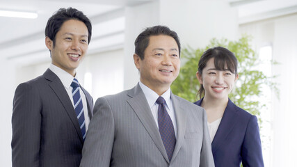 オフィスワーク　ビジネスマン