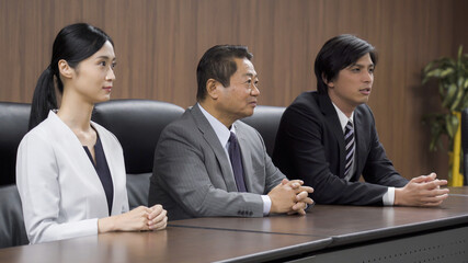 会議をするビジネスマン