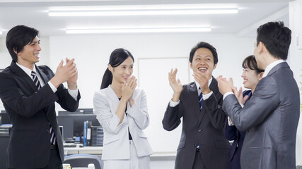 オフィスワーク　ビジネスマン