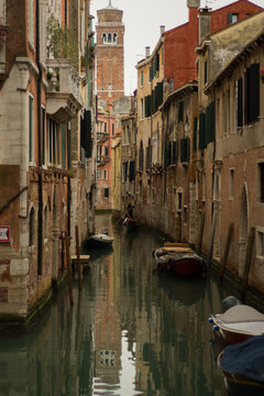 Canal with boats in Venice © Agata