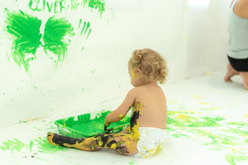 taller sensorial de pintura explosiva, actividad ideal para niños a partir de 8 meses.