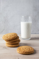 glass of milk and cookies