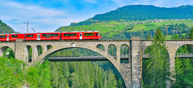 Rh&auml;tische Bahn - Fahrt durch die B&uuml;ndner Alpen, Schweiz