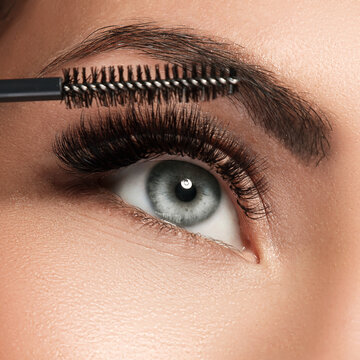 Mascara wand for maximum volume of artificial eyelashes