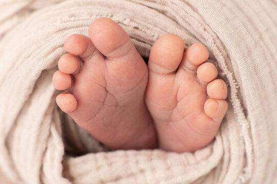 small feet newborn baby