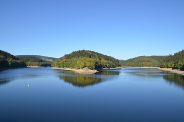 Fototapeta na wymiar Scenic View Of Lake Against Clear Blue Sky