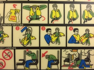 folleto de emergencias de un avión