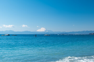 Fototapeta premium 早春の葉山町 大浜海岸の風景 2月