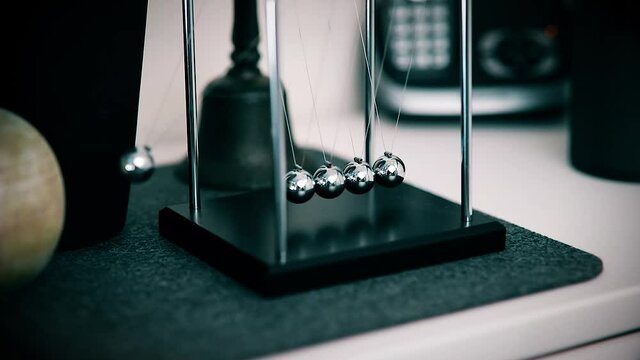 Kugelsto&szlig;pendel Kugelpendel Newtonpendel Newton-Wiege 