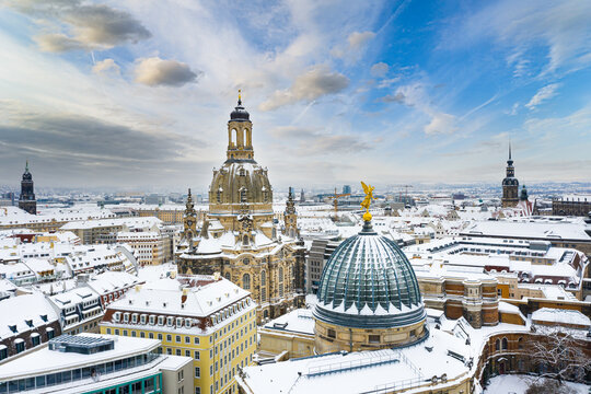 Dresden Winter Frauenkirche Elbe Kathetrale Kunstakademie Zitronenpresse Sachsen Deutschland Zwinger Schloss Blauer Himmel Wolken Georg Treu Platz Neumarkt