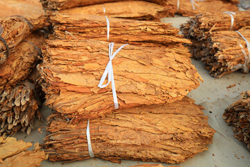 Dry tobacco leaves are stacked together in the market, North China