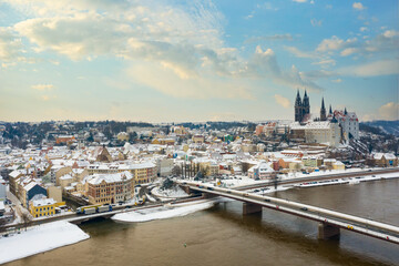 Fototapeta premium Albrechtsburg Meissen Sachsen Deutschland Wolken Blauer Himmel Schnee Dresden Dom Meissen Winterlandschaft Europa Hotspot Sonnenuntergang 