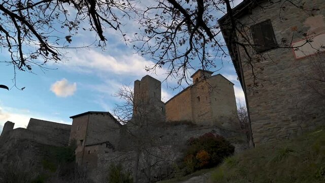 Castello di Carpineti in 4K