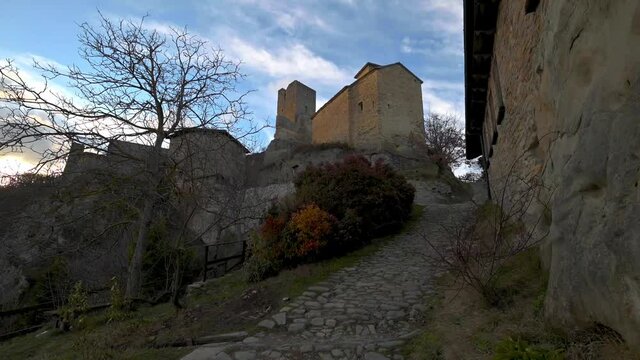 Castello di Carpineti in 4K