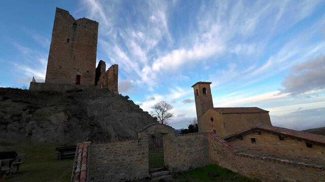 Castello di Carpineti in 4K