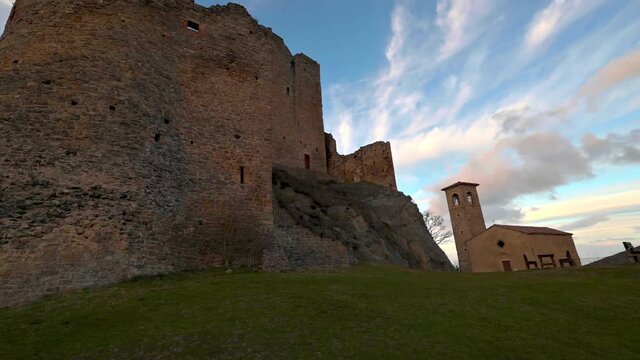Castello di Carpineti in 4K