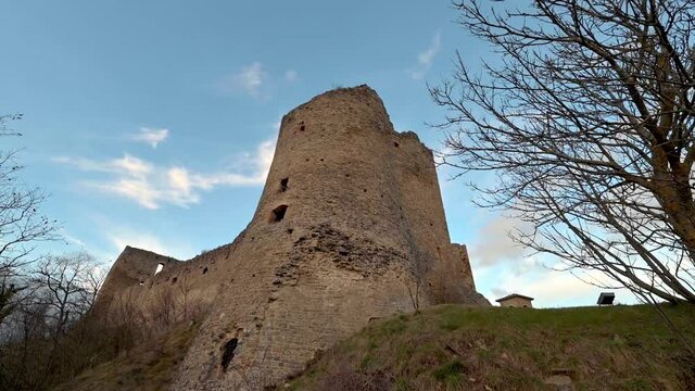 Castello di Carpineti in 4K