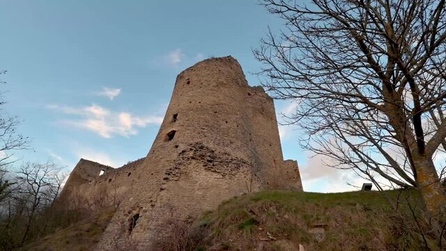 Castello di Carpineti in 4K