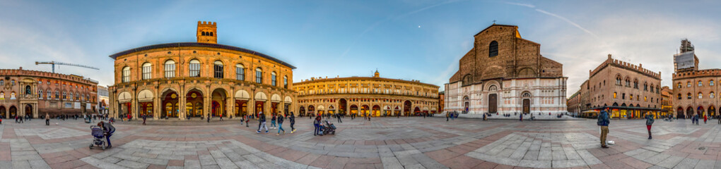 Fototapeta na wymiar Piazza Maggiore, Bologna, Italia