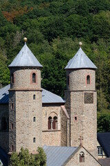 Fototapeta na wymiar FU 2020-08-05 BaMuEifel 65 Burg mit zwei Türmen