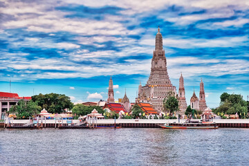 Naklejka premium Wat Arun the temple of dawn in Bangkok Thailand