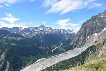 Fototapeta na wymiar Valle d'Aosta Monte Bianco