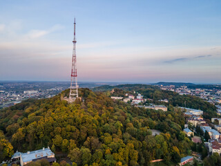 Obraz premium aerial view of sunset above city public park
